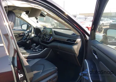 2022 Toyota Highlander Xle z USA, uszkodzony, nr VIN 5TDHZRBH7NS239274